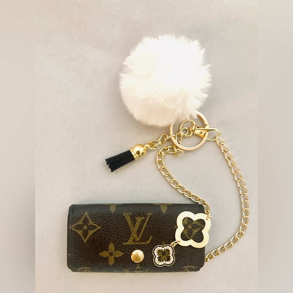 Louis Vuitton Multicles 4 Key Holder “Wish”